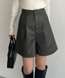 callautia（カラウティア）の「レザーハイウエストショートパンツ（その他パンツ・レディース）」