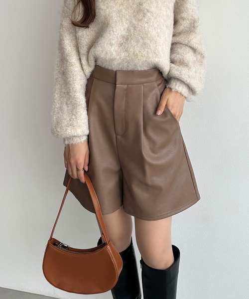 callautia（カラウティア）の「レザーハイウエストショートパンツ（その他パンツ・レディース・グレイッシュベージュ/ブラック/チャコール・SMALL/MEDIUM/LARGE）」の8枚目の写真