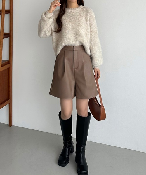 callautia（カラウティア）の「レザーハイウエストショートパンツ（その他パンツ・レディース・グレイッシュベージュ/ブラック/チャコール・SMALL/MEDIUM/LARGE）」の10枚目の写真