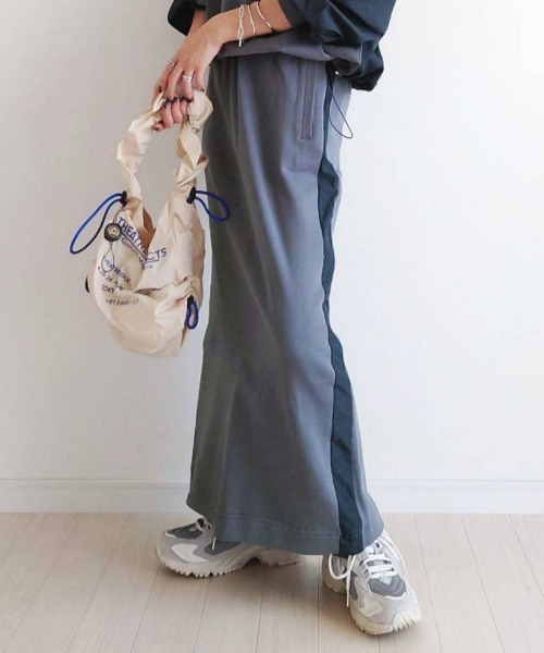 notch.(ノッチ)の「【 notch. by yui 】サイドラインスウェットスカート(スカート・レディース・オフホワイト/グレー/ブラック/ネイビー・M/TM)」の17枚目の写真