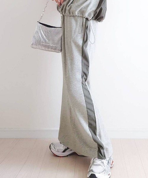 notch.(ノッチ)の「【 notch. by yui 】サイドラインスウェットスカート(スカート・レディース・オフホワイト/グレー/ブラック/ネイビー・M/TM)」の12枚目の写真