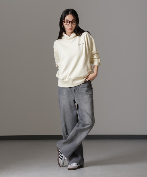 Champion(チャンピオン)の「Champion/HOODED SWEATSHIRT(パーカー・レディース・ライトグレー/ベージュ/オフホワイト・M)」の4枚目の写真