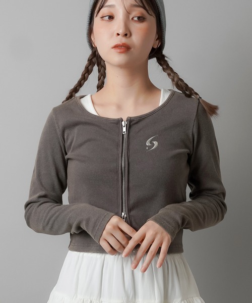 SPINNS（スピンズ）の「パウダー加工 シルバーワンポイントデザインWジップ長袖カットソー（Tシャツ/カットソー・レディース・ブラック/チャコール/ネイビー/バーガンディー・ONESIZE）」の6枚目の写真