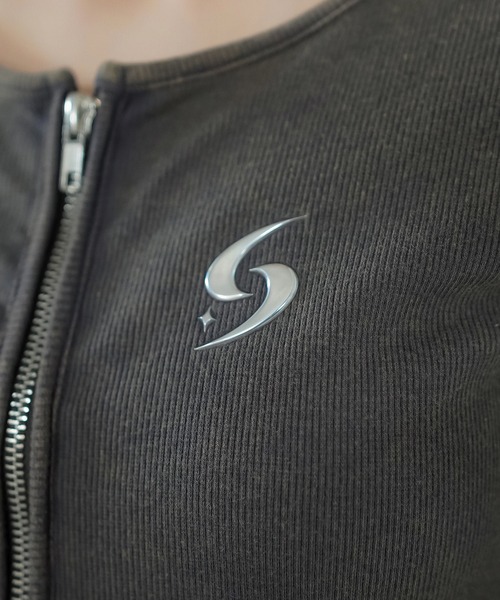 SPINNS（スピンズ）の「パウダー加工 シルバーワンポイントデザインWジップ長袖カットソー（Tシャツ/カットソー・レディース・ブラック/チャコール/ネイビー/バーガンディー・ONESIZE）」の9枚目の写真