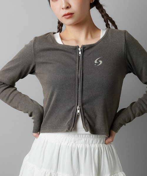 SPINNS（スピンズ）の「パウダー加工 シルバーワンポイントデザインWジップ長袖カットソー（Tシャツ/カットソー・レディース・ブラック/チャコール/ネイビー/バーガンディー・ONESIZE）」の18枚目の写真