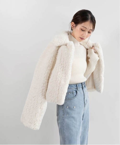 RANDA（ランダ）の「中綿入りショート丈フェイクファーコート（ブルゾン・レディース・ブルー/ベージュ/ホワイト・FREE）」の6枚目の写真