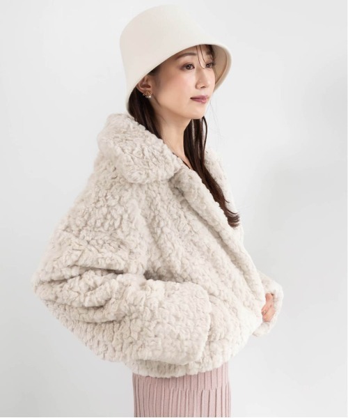 RANDA（ランダ）の「中綿入りショート丈フェイクファーコート（ブルゾン・レディース・ブルー/ベージュ/ホワイト・FREE）」の8枚目の写真