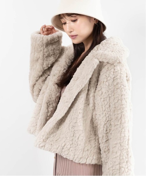 RANDA（ランダ）の「中綿入りショート丈フェイクファーコート（ブルゾン・レディース・ブルー/ベージュ/ホワイト・FREE）」の10枚目の写真