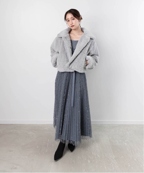 RANDA（ランダ）の「中綿入りショート丈フェイクファーコート（ブルゾン・レディース・ブルー/ベージュ/ホワイト・FREE）」の14枚目の写真