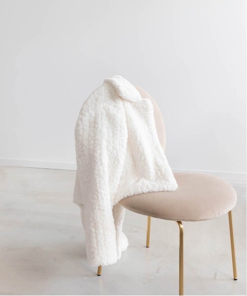 RANDA（ランダ）の「中綿入りショート丈フェイクファーコート（ブルゾン・レディース・ブルー/ベージュ/ホワイト・FREE）」の16枚目の写真