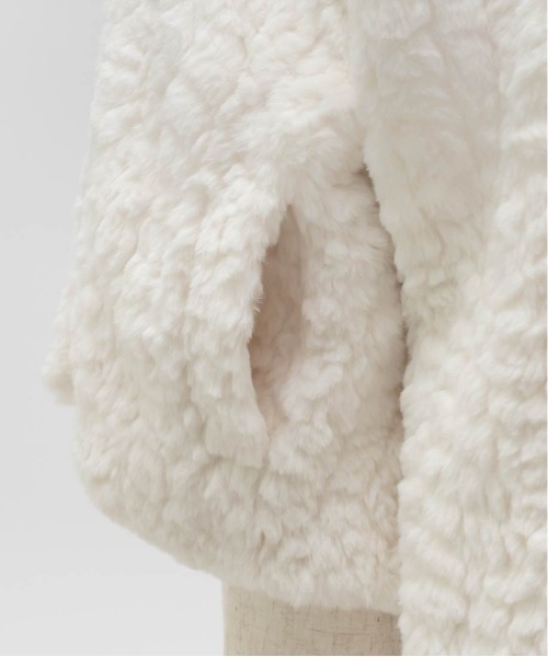 RANDA（ランダ）の「中綿入りショート丈フェイクファーコート（ブルゾン・レディース・ブルー/ベージュ/ホワイト・FREE）」の20枚目の写真