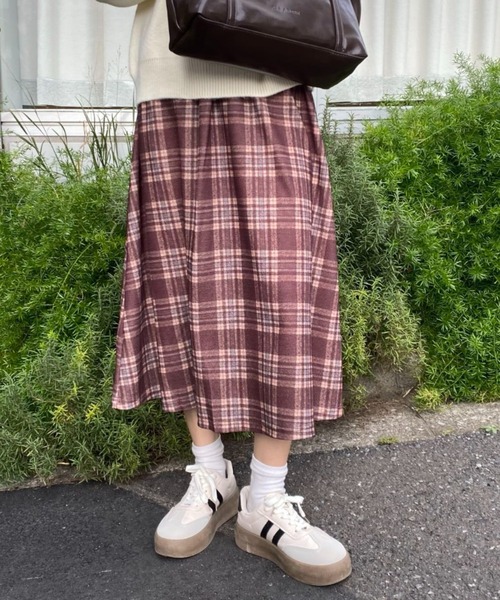 mebole（メボレ）の「レトロチェック柄ロングスカート（スカート・レディース・ブラウン・FREE）」の10枚目の写真