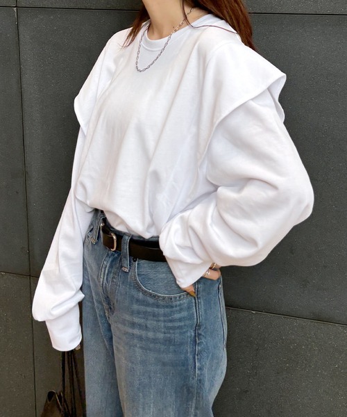 ISOOK(アイスー)の「【ISOOK / アイスー】ラッフルショルダーロンT / ラッフルスリーブ フレアスリーブ プルオーバー ブラウス 長袖 春服 春トップス(Tシャツ/カットソー・レディース・ブラック/ホワイト・FREE)」の1枚目の写真