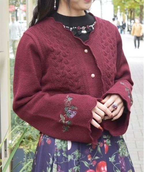 axes femme(アクシーズファム)の「シーズナルフルーツニットカーディガン(カーディガン/ボレロ・レディース・ワイン/クリーム/グリーン・FREE)」の3枚目の写真