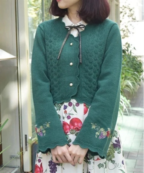 axes femme(アクシーズファム)の「シーズナルフルーツニットカーディガン(カーディガン/ボレロ・レディース・ワイン/クリーム/グリーン・FREE)」の2枚目の写真