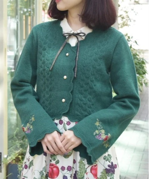 axes femme(アクシーズファム)の「シーズナルフルーツニットカーディガン(カーディガン/ボレロ・レディース・ワイン/クリーム/グリーン・FREE)」の4枚目の写真
