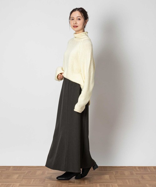 Right-on（ライトオン）の「ロールネックニット（ニット/セーター・レディース・ネイビー/オフホワイト/グリーン・M/L/XL）」の6枚目の写真