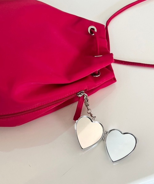 ♡さん　iPhone セール】ハートミラー付きハンドルストラップ 249316