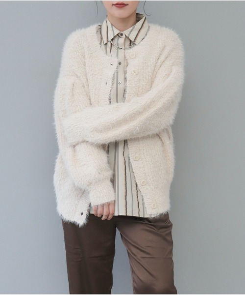 OandI(オーアンドアイ)の「2WAYシャギーニットカーディガン(カーディガン/ボレロ・レディース・グレイッシュベージュ/オレンジ/アイボリー/ネイビー・FREE)」の8枚目の写真