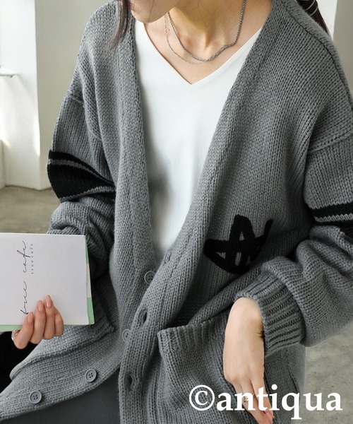 antiqua(アンティカ)の「ロゴニットカーディガン(ニット/セーター・レディース・カーキ/グレー・ONESIZE)」の1枚目の写真