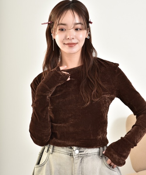 Y/lim(イリム)の「クロップド丈ベロアロンT(Tシャツ/カットソー・レディース・グリーン/ブラック/グレー/チャコールグレー/ブラウン・FREE)」の11枚目の写真