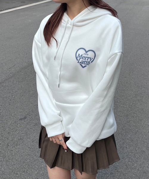 merrylatte(メリーラテ)の「カジュアルハートデザインパーカー(パーカー・レディース・ホワイト・MEDIUM/LARGE/SMALL)」の3枚目の写真
