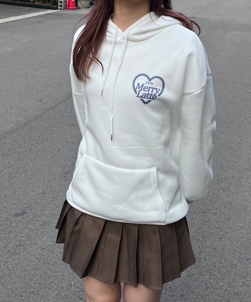 merrylatte(メリーラテ)の「カジュアルハートデザインパーカー(パーカー・レディース・ホワイト・MEDIUM/LARGE/SMALL)」の4枚目の写真