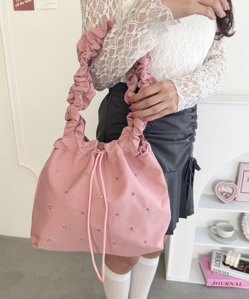 Loueme(ルエム)の「フリルショルダービジュートートバッグ(トートバッグ・レディース・イエロー/ピンク/ライトブルー/ブラック・FREE)」の4枚目の写真