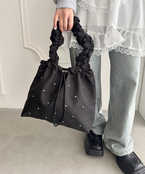 Loueme(ルエム)の「フリルショルダービジュートートバッグ(トートバッグ・レディース・イエロー/ピンク/ライトブルー/ブラック・FREE)」の8枚目の写真