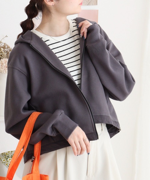 hunch(ハンチ)の「hunch ショート丈パーカー(パーカー・レディース・ライトイエロー/オートミール/チャコールグレー/杢グレー・FREE)」の2枚目の写真