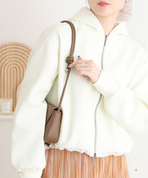 hunch(ハンチ)の「hunch ショート丈パーカー(パーカー・レディース・ライトイエロー/オートミール/チャコールグレー/杢グレー・FREE)」の17枚目の写真