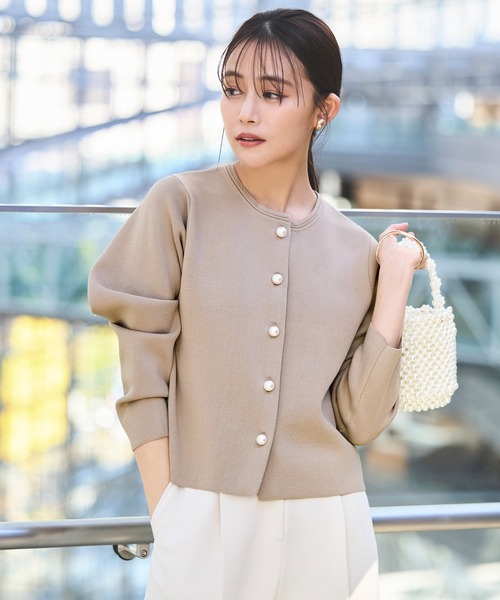 RUIRUE BOUTIQUE(ルイルエブティック)の「洗える ストレッチ | 選べるデザイン スポンディッシュ ボックス カーディガン ベーシック丈・パール釦 | レディース 体型カバー 長袖 オフィスカジュアル 無地 ニット トップス(カーディガン/ボレロ・レディース・ベージュ/ブラック/ネイビー・M/L)」の7枚目の写真