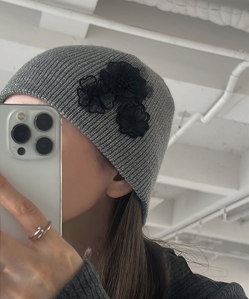 【新品】Holiday flower knit cap ホリデイ 新品】Holiday flower knit cap ホリデイ 新品】Holiday flower