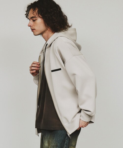 tk.TAKEO KIKUCHI（ティーケータケオキクチ）の「ワンポイントジップパーカー（パーカー・メンズ・グリーン/ライトベージュ/ブラック・03/02）」の3枚目の写真