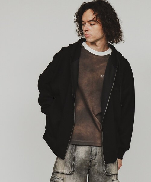 tk.TAKEO KIKUCHI（ティーケータケオキクチ）の「ワンポイントジップパーカー（パーカー・メンズ・グリーン/ライトベージュ/ブラック・03/02）」の2枚目の写真