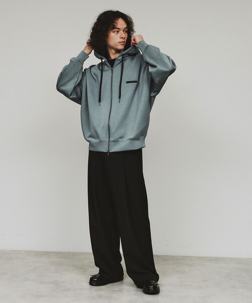 tk.TAKEO KIKUCHI（ティーケータケオキクチ）の「ワンポイントジップパーカー（パーカー・メンズ・グリーン/ライトベージュ/ブラック・03/02）」の4枚目の写真