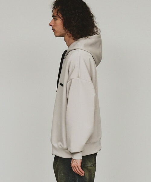 tk.TAKEO KIKUCHI（ティーケータケオキクチ）の「ワンポイントジップパーカー（パーカー・メンズ・グリーン/ライトベージュ/ブラック・03/02）」の20枚目の写真