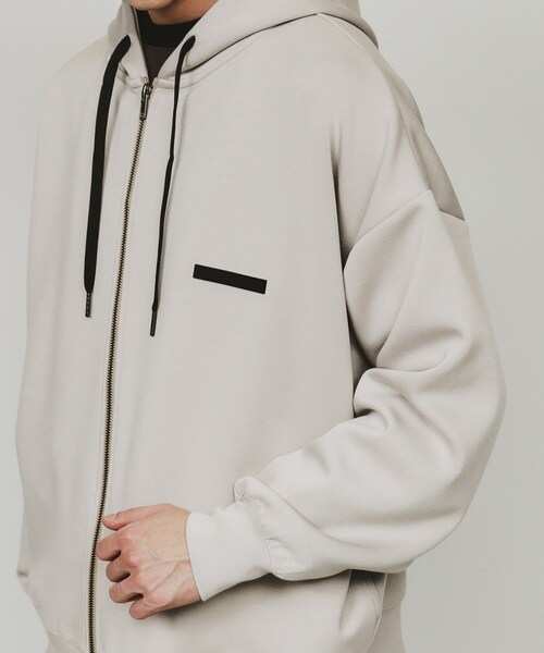 tk.TAKEO KIKUCHI（ティーケータケオキクチ）の「ワンポイントジップパーカー（パーカー・メンズ・グリーン/ライトベージュ/ブラック・03/02）」の16枚目の写真