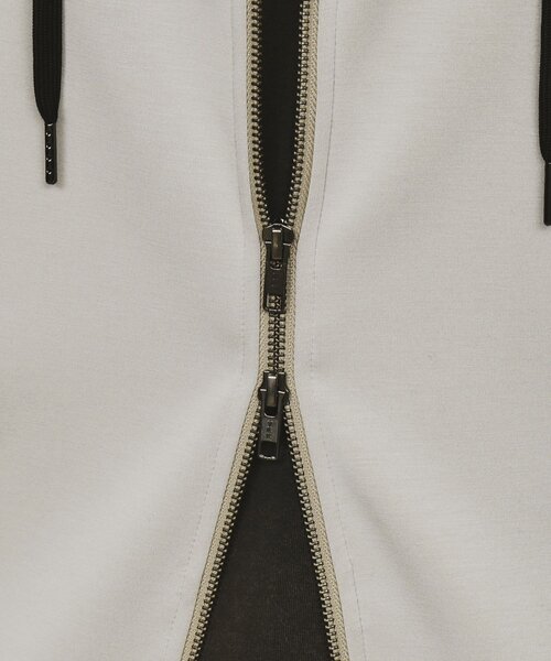 tk.TAKEO KIKUCHI（ティーケータケオキクチ）の「ワンポイントジップパーカー（パーカー・メンズ・グリーン/ライトベージュ/ブラック・03/02）」の13枚目の写真