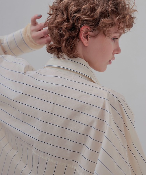 DRESSLAVE(ドレスレイブ)の「pinstripe big shirt(ピンストライプ柄ビッグシャツ)(シャツ/ブラウス・レディース・ベージュ・38)」の5枚目の写真