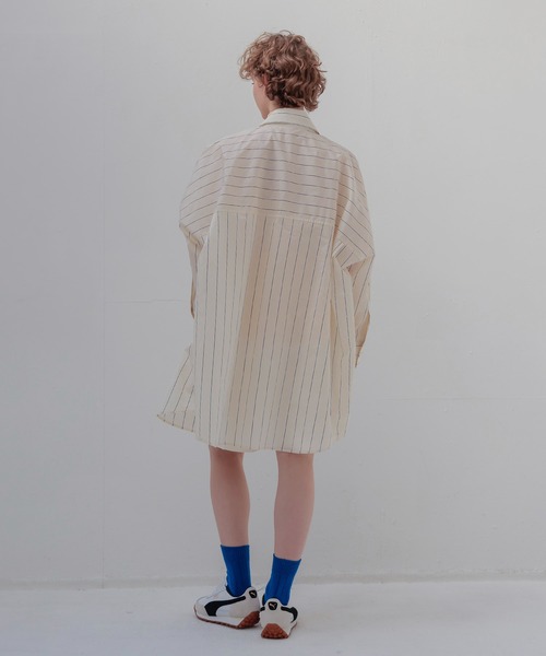 DRESSLAVE(ドレスレイブ)の「pinstripe big shirt(ピンストライプ柄ビッグシャツ)(シャツ/ブラウス・レディース・ベージュ・38)」の12枚目の写真