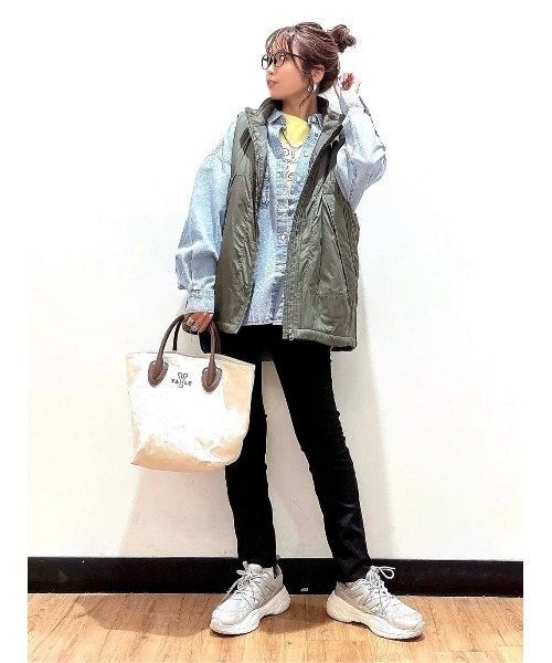 Right-on（ライトオン）の「【OWN】デニムワークシャツ（シャツ/ブラウス・レディース・ダークグレー/ライトインディゴブルー・M/L/XL）」の9枚目の写真