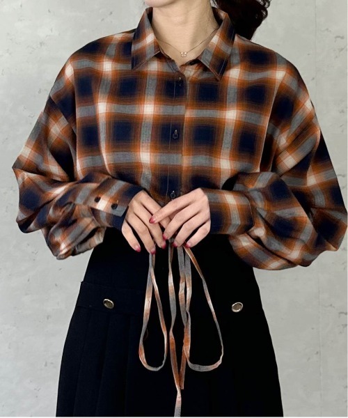 Per sist ence(パーシエンス)の「裾ドロストチェックショート丈シャツ(シャツ/ブラウス・レディース・ブラック/レッド/オレンジ・FREE)」の1枚目の写真