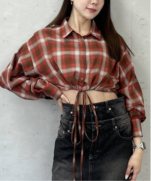 Per sist ence(パーシエンス)の「裾ドロストチェックショート丈シャツ(シャツ/ブラウス・レディース・ブラック/レッド/オレンジ・FREE)」の6枚目の写真