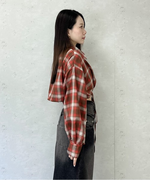 Per sist ence(パーシエンス)の「裾ドロストチェックショート丈シャツ(シャツ/ブラウス・レディース・ブラック/レッド/オレンジ・FREE)」の11枚目の写真