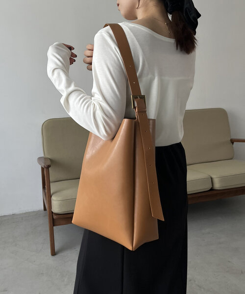 CAPRICIEUX LE'MAGE(カプリシューレマージュ)の「巾着SETバケットトートバッグ(ショルダーバッグ・レディース・キャメル/ブラック/アイボリー・FREE)」の18枚目の写真