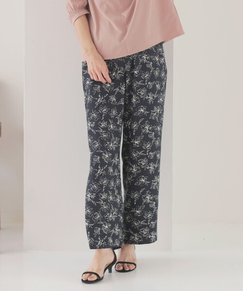J.PRESS Ladies(J.プレス レディス)の「【洗える】ラインフラワープリント ワイドパンツ(その他パンツ・レディース・アイボリー系5/ネイビー系5・XXS/XS/S)」の2枚目の写真