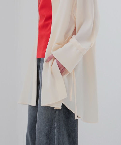 DRESSLAVE(ドレスレイブ)の「spongy georgette shirts(スポンジージョーゼットシャツ)(シャツ/ブラウス・レディース・ホワイト/ネイビー・38)」の4枚目の写真