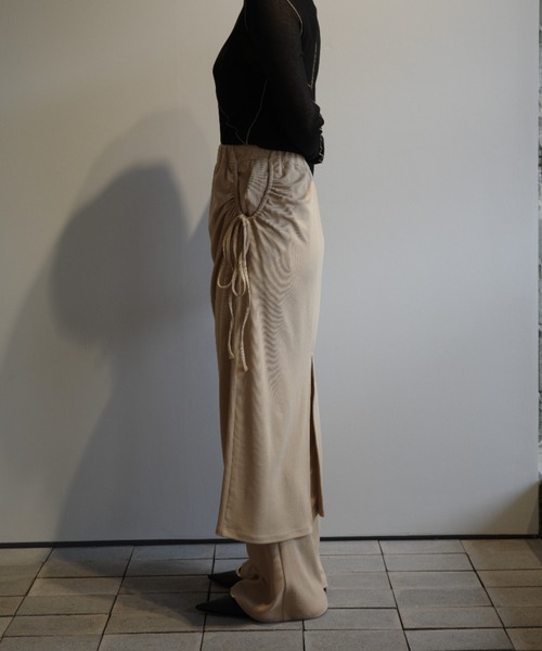 CLANE(クラネ)の「CLANE PANTS LAYRED SIDE SHIRRING SKIRT(その他パンツ・レディース・ブラック/ベージュ・1/2)」の4枚目の写真