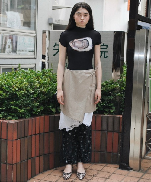 musubore 牡蠣　プリーツプリントトップス　黒 musubore（ムスボレ）の「pleatsed print tops / プリーツ